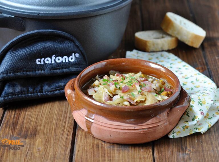 Zuppa di orzo con lenticchie e cavolo cappuccio