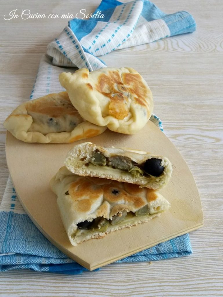 Calzone con carciofi e olive