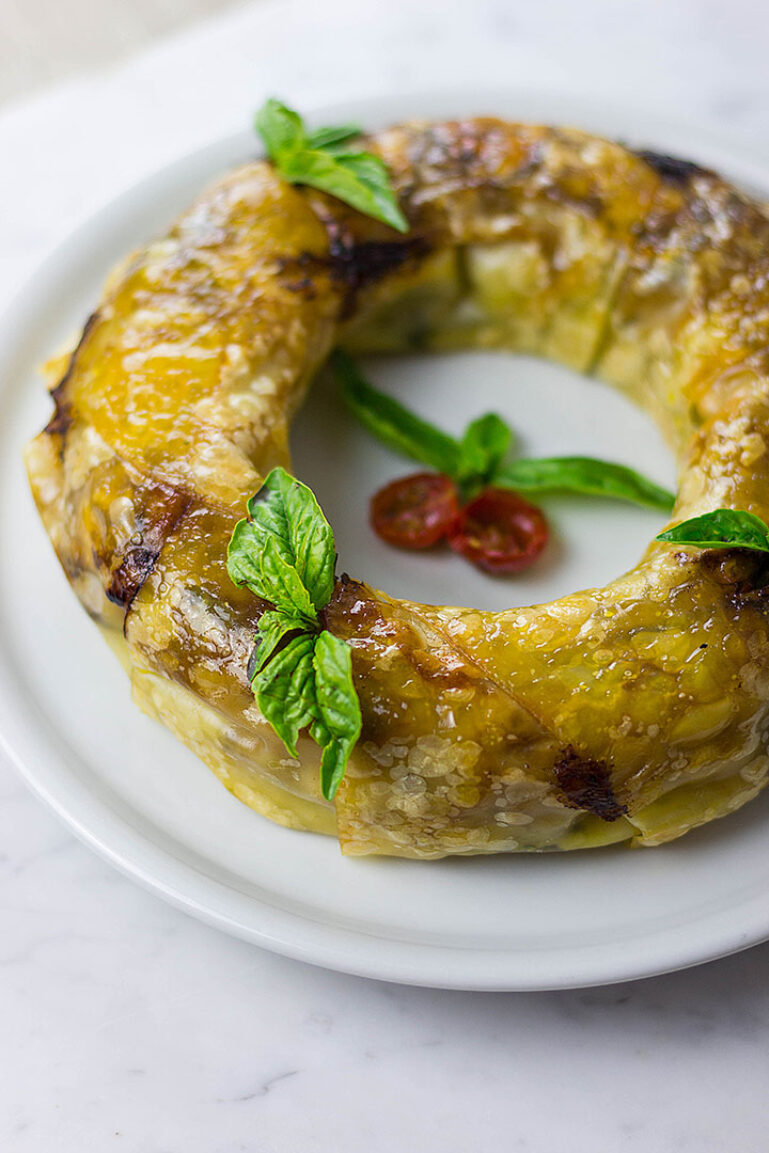 Sformato alle verdure con pesto e pomodorini confit